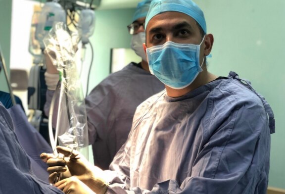 Utilizan cirujanos de ISSEMyM, por primera vez en México, técnica para extraer tumor cancerígeno de vías respiratorias