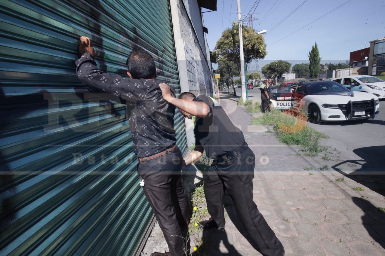 Lo detienen con drogas y hasta una báscula para pesarla.