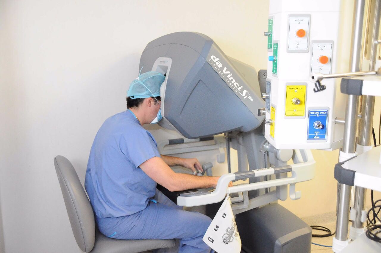 Realizan primera cirugía robótica de tórax en hospital público de Edoméx