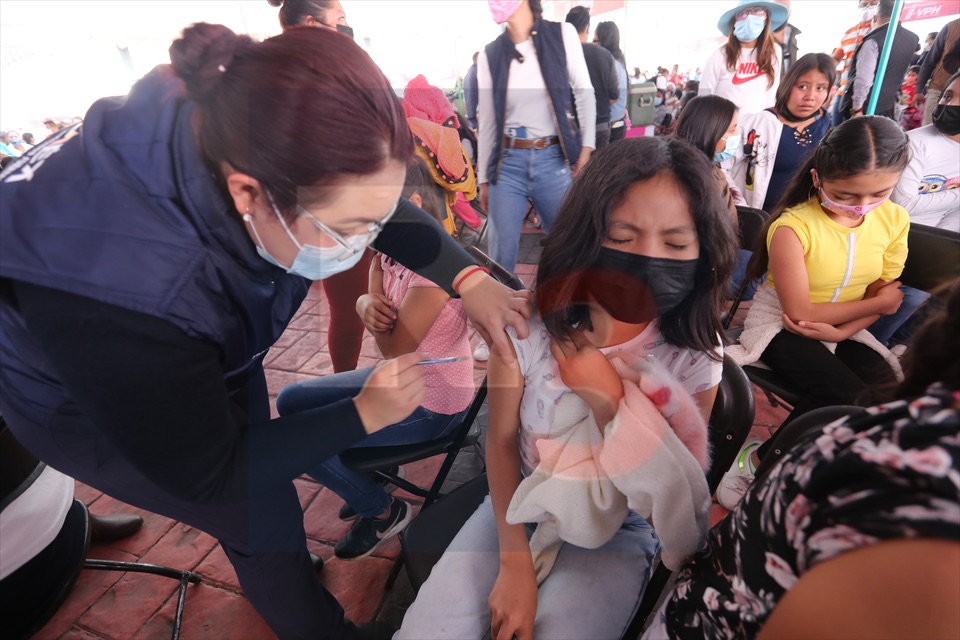 Inicia campaña de vacunación contra el VPH en Toluca, más de mil 800 niñas recibieron la dosis.