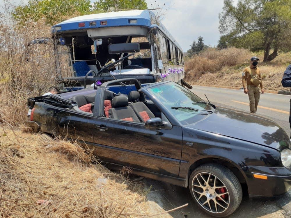 Accidente en la carretera a Malinalco deja 10 personas lesionadas