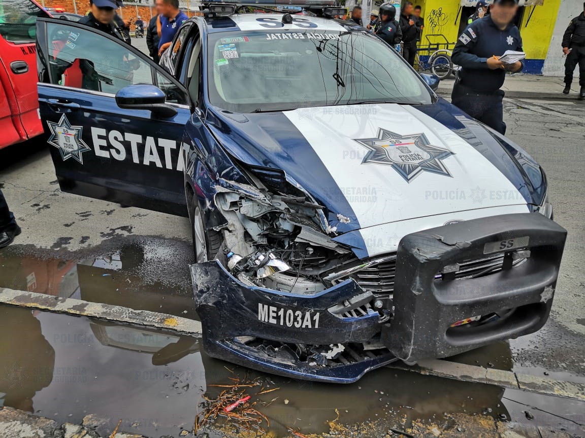 Patrulla de la secretaría de seguridad resulta con daños, en persecución de vehículo robado