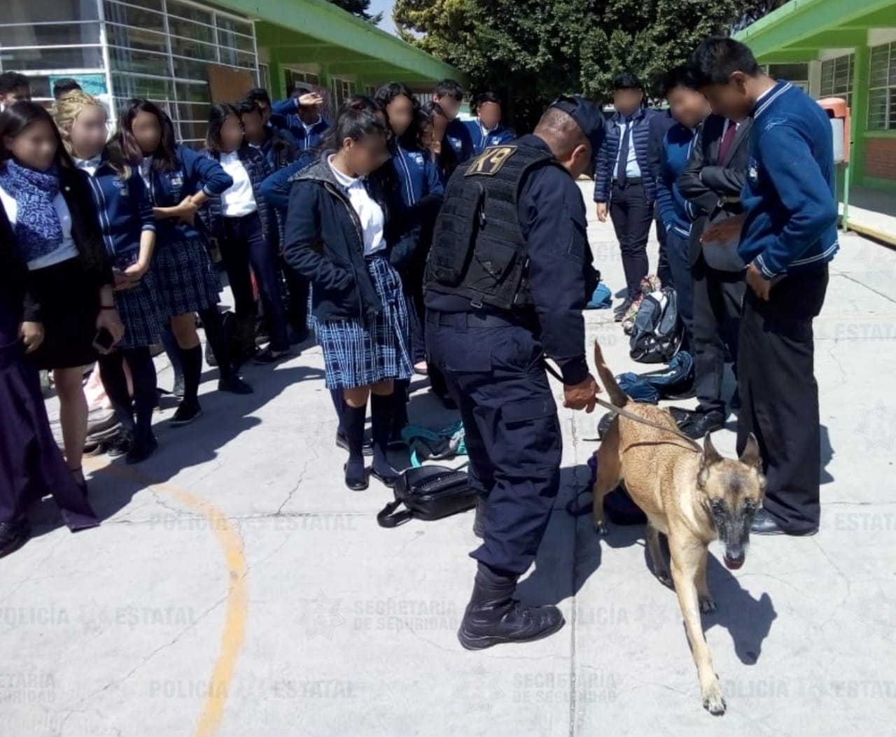 La secretaría de seguridad mantiene el operativo «mochila segura» en escuelas para proteger a los estudiantes mexiquenses.