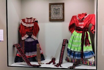 Continúa abierta exposición “lenguaje de la indumentaria femenina. Arte textil mazahua”
