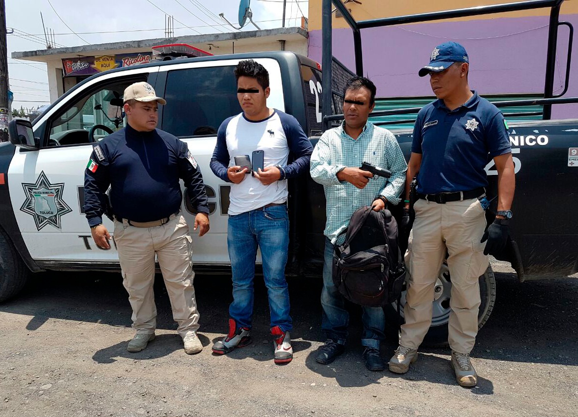 Captura Policía de Toluca a dos por presunto robo con violencia en San Andrés Cuexcontitlán