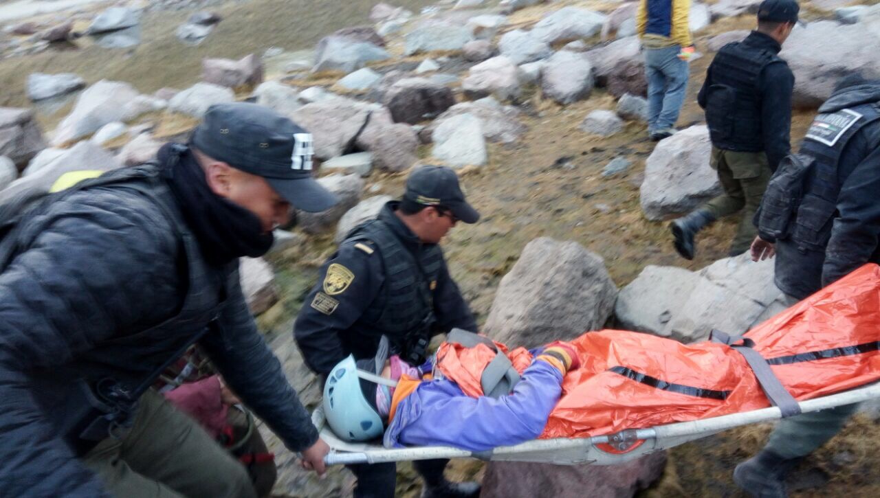 Rescata SSEM a una mujer lesionada en el nevado de Toluca