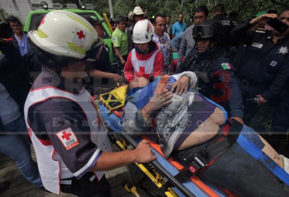 Desbarranca un camión en el norte de Toluca, siete lesionados