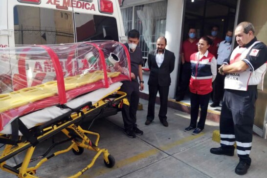 Dona XE Médica a Cruz Roja Mexicana cápsula de aislamiento para traslado de pacientes de COVID-19