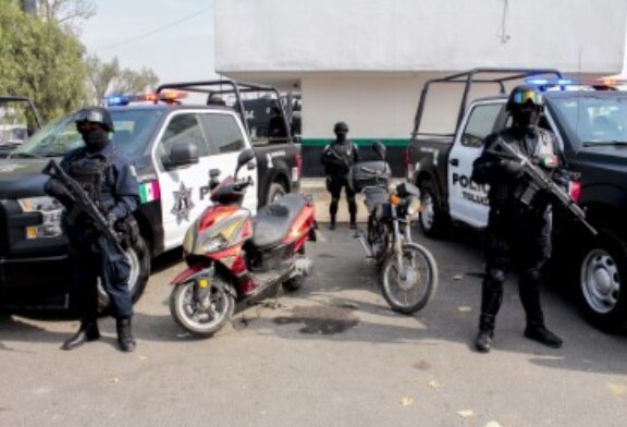 Captura en flagrancia Policía de Toluca a dos hombres por robo de autopartes