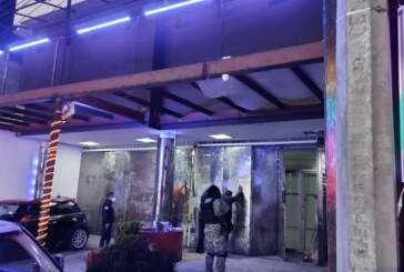Localizan a 11 posibles víctimas de trata de personas durante cateo en un bar en Toluca