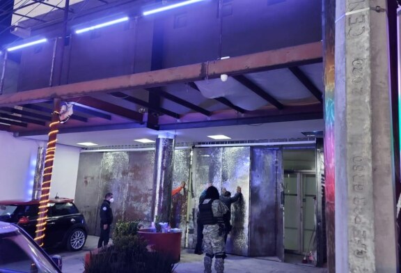 Localizan a 11 posibles víctimas de trata de personas durante cateo en un bar en Toluca
