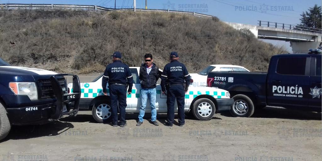 Policías estatales detienen a  probable integrante de una  organización delictiva dedicada al robo de vehículo en el valle de Toluca