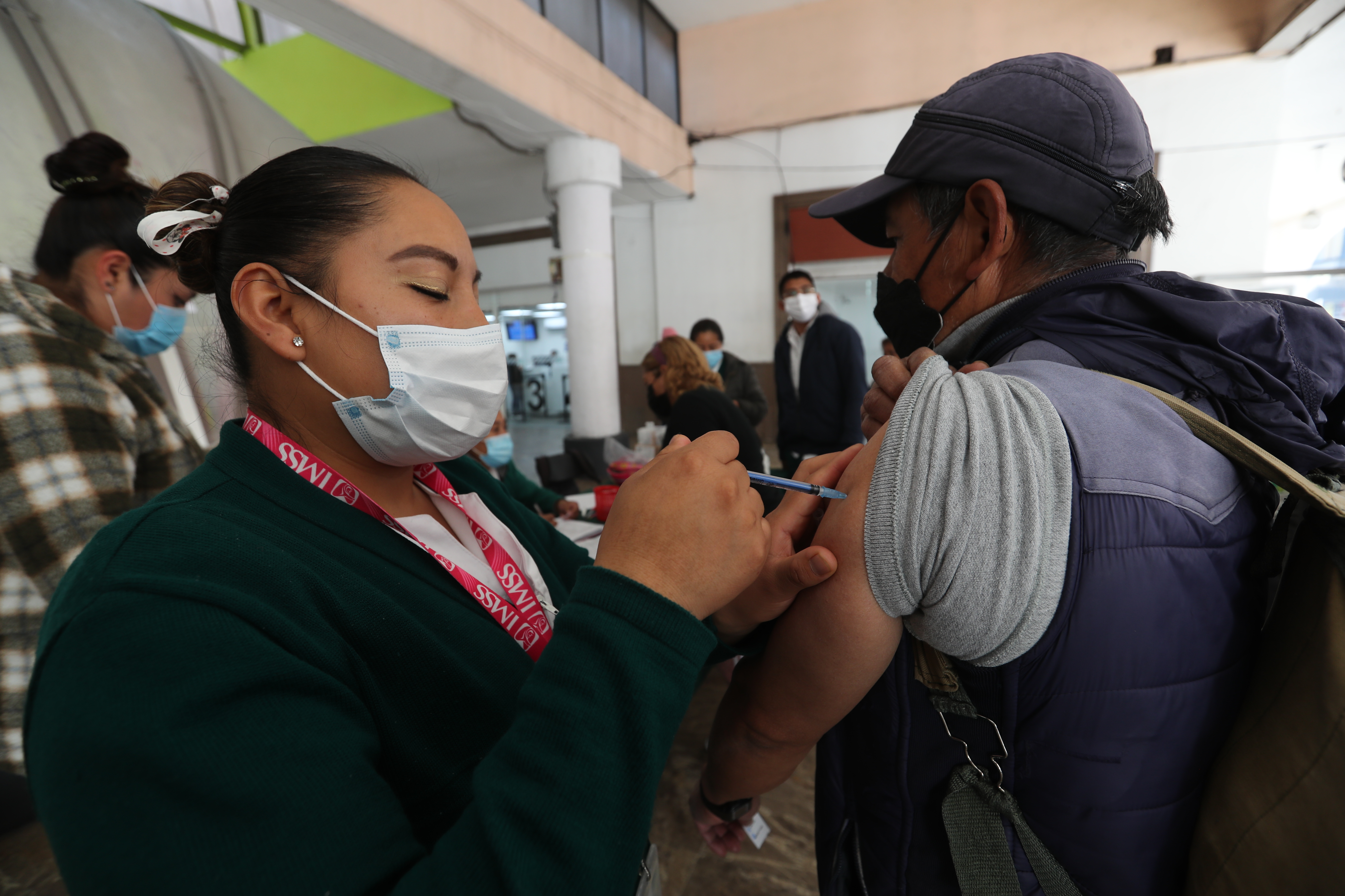 Arranca vacunación contra la influenza en la Concha Acústica de Toluca