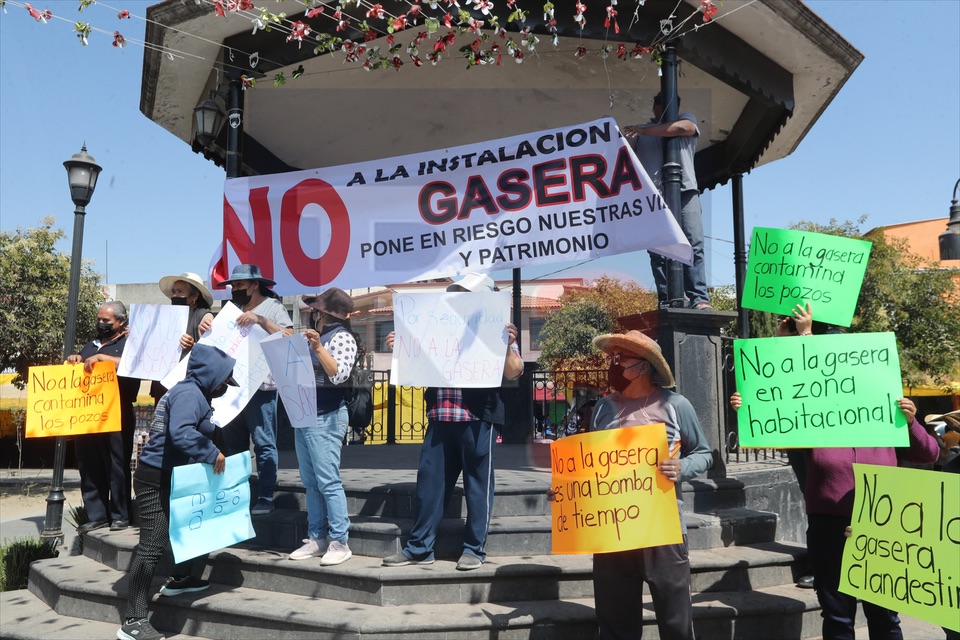 Rechazan Gasera en Toluca, vecinos piden que se clausure construcción