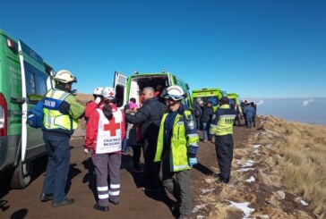 Vuelca camioneta de servicios turísticos en el Nevado de Toluca, hay 15 lesionados