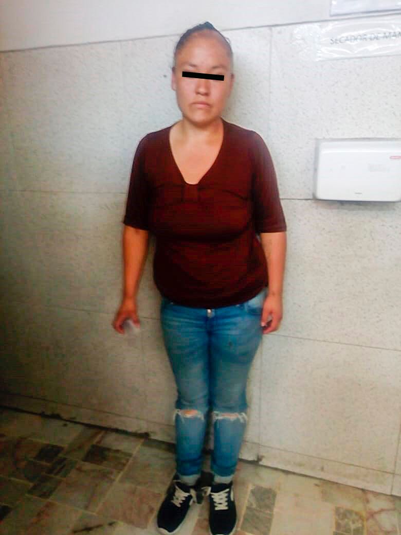 Policía de Toluca arresta a mujer por su presunta responsabilidad en robo a mercancía