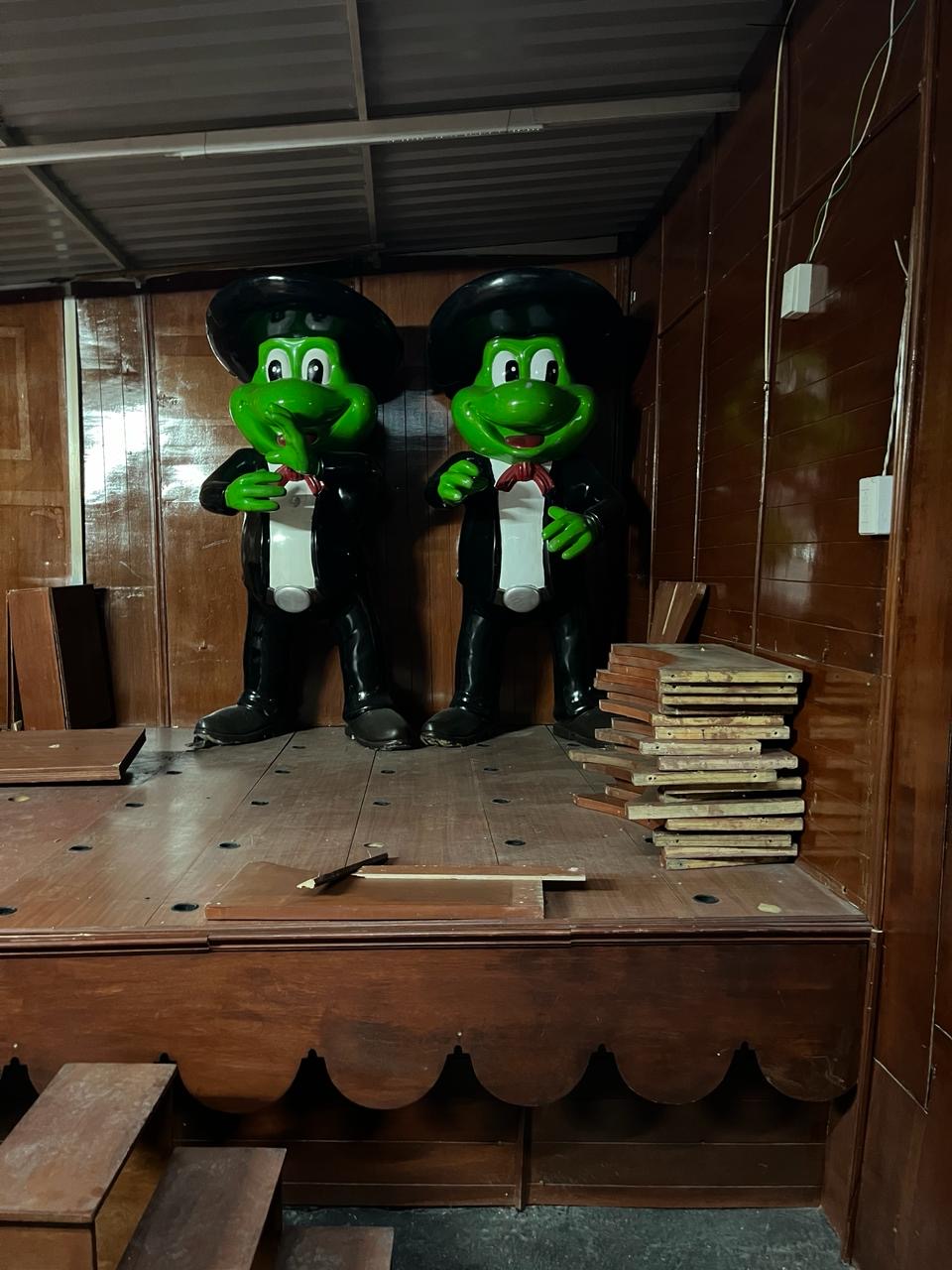 Localizan en Nezahualcóyotl figuras del «Sr Frog’s» robadas en Acapulco tras paso del huracán Otis