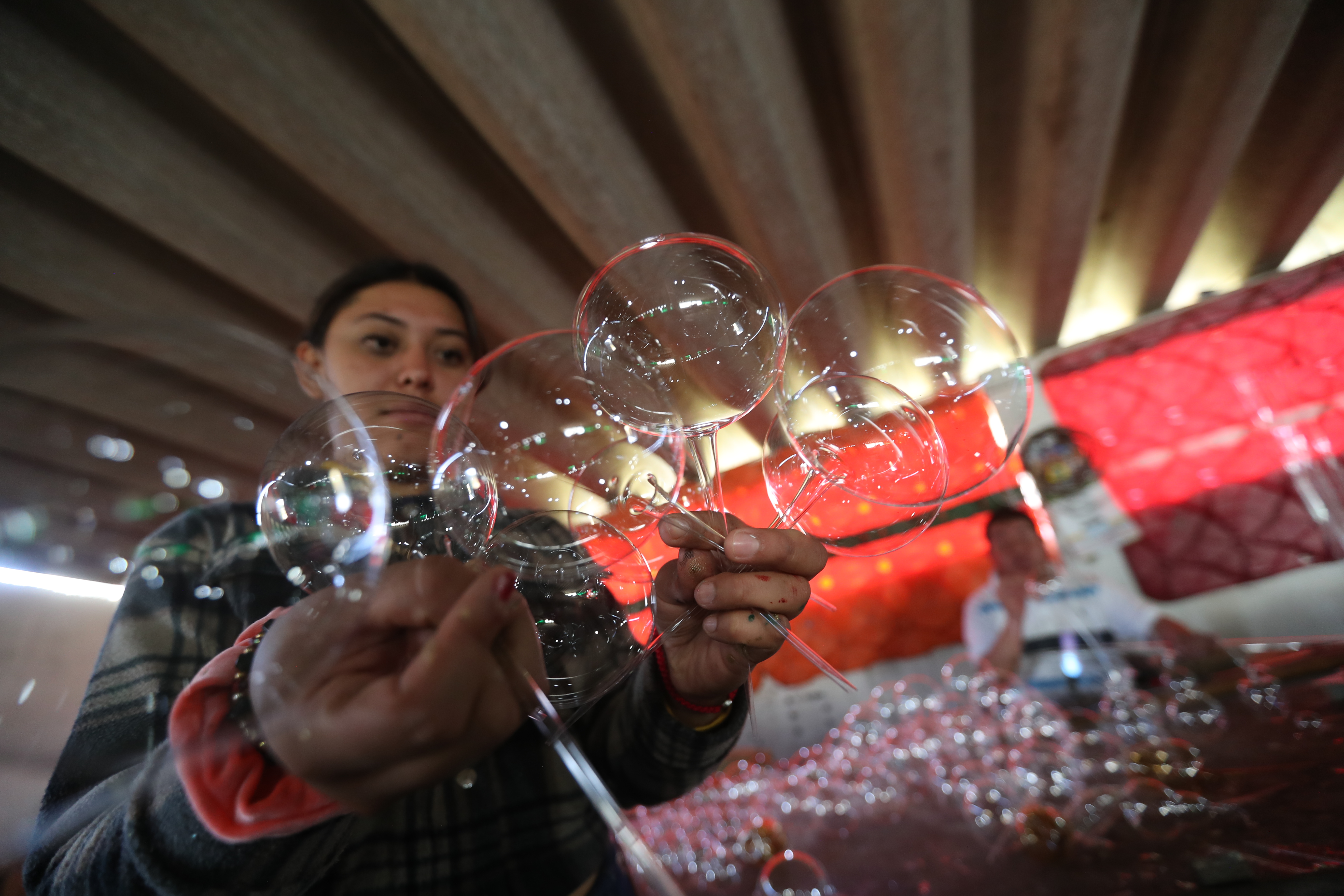 Esferas Tolontli: Artesanía en Vidrio Soplado que Ilumina la Navidad