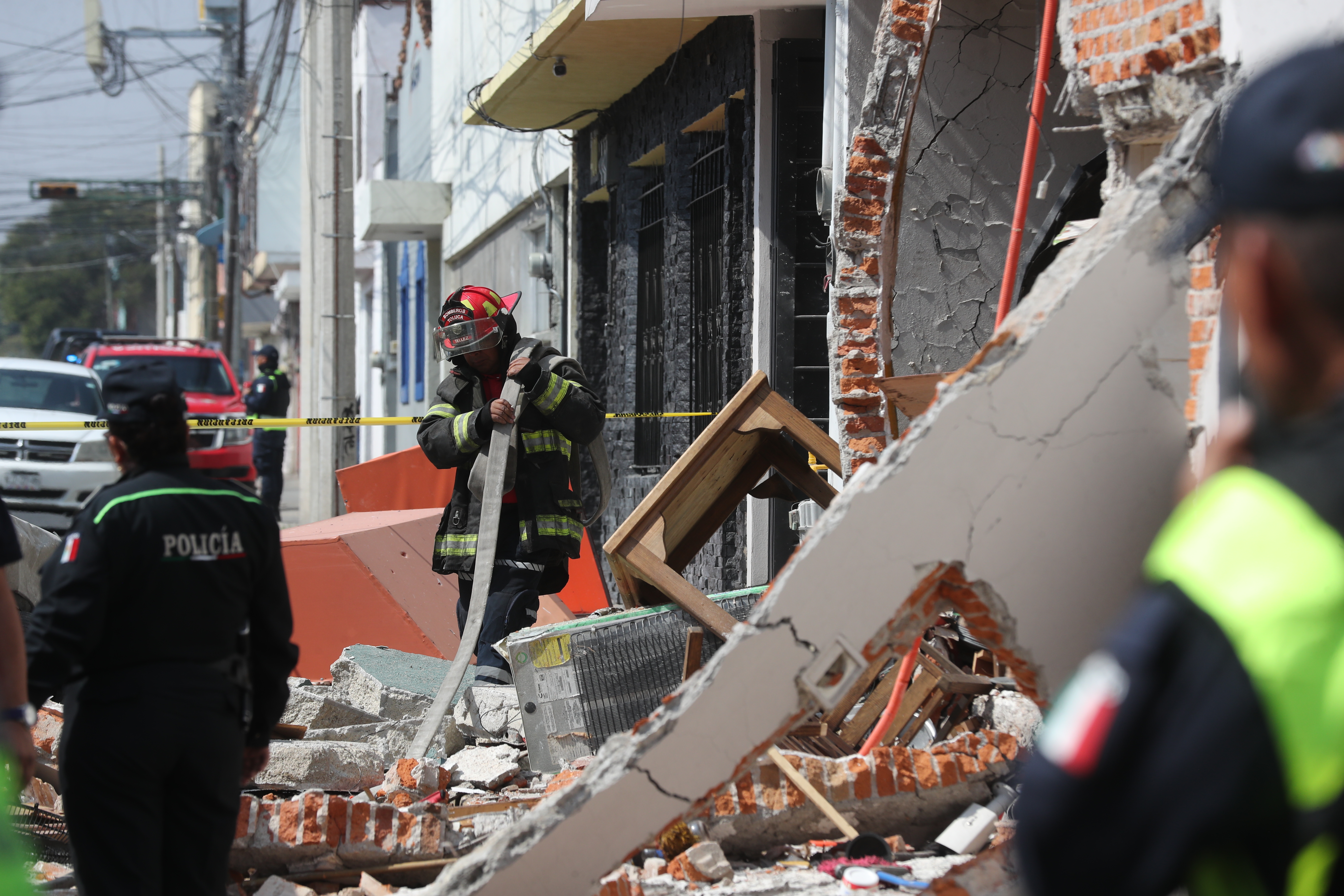 Explosión por gas LP en panadería deja seis lesionados en centro de Toluca