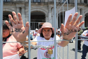 Se quedan en plantón, mujeres de presos exigen a Alfredo del Mazo diálogo