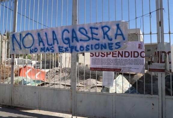 Vecinos de Ecatepec no dan paso atrás y cumplen 24 horas en bloqueo