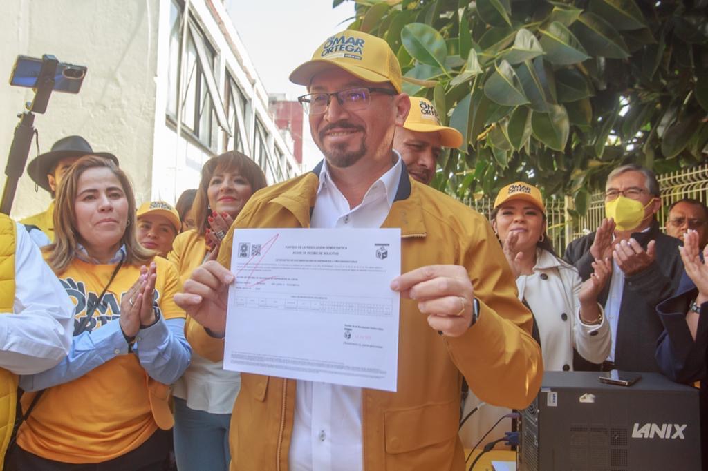 Omar Ortega se registra como precandidato del PRD a la gubernatura del Edoméx