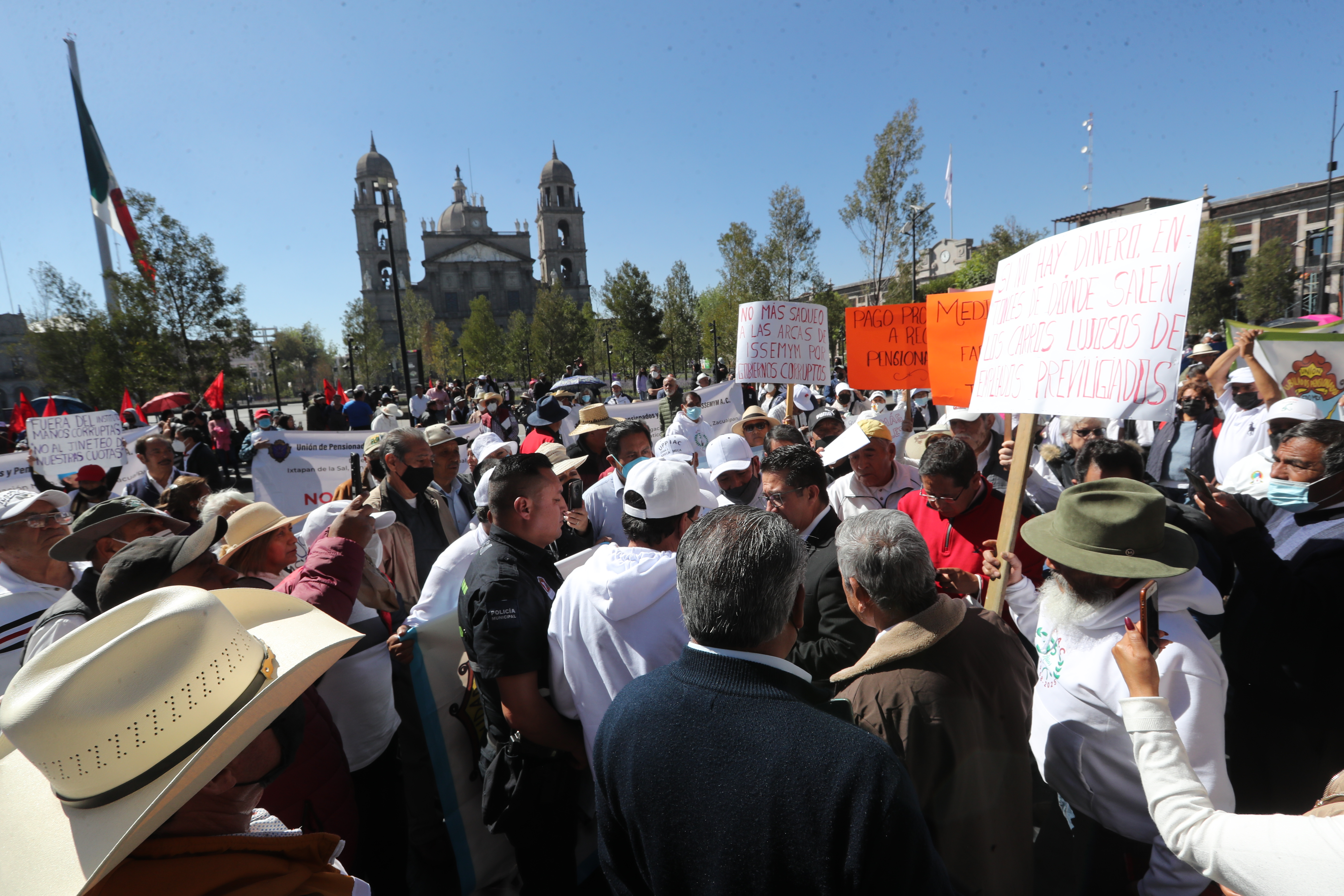 Manifestaciones en Toluca, paralizan el centro Histórico en Toluca