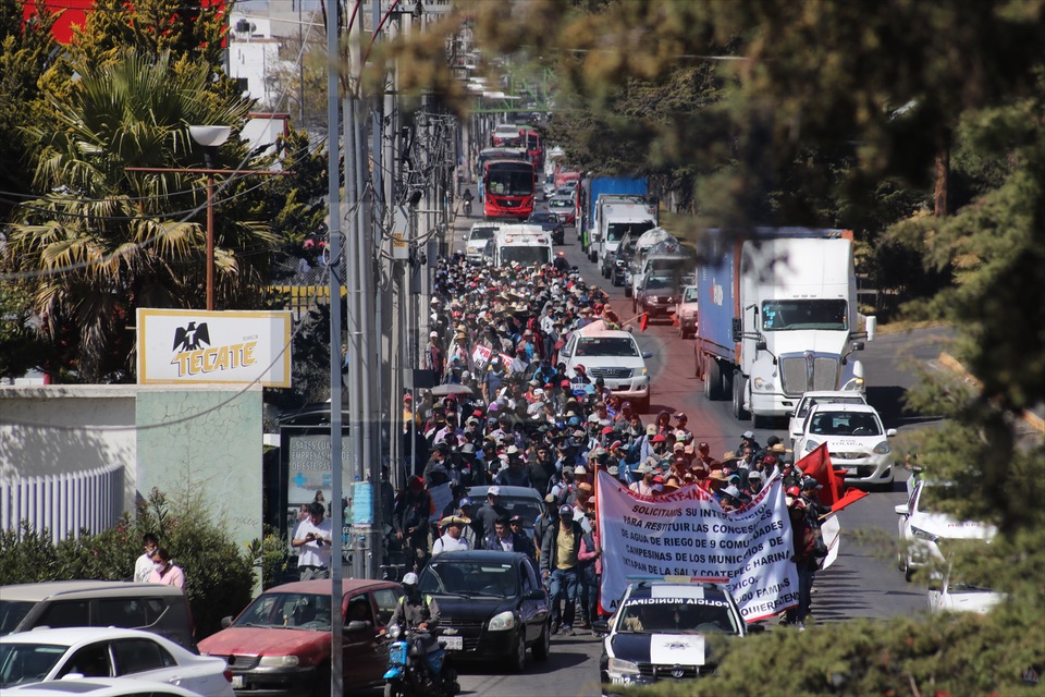 Marchan a Palacio Nacional agricultores de Ixtapan de la Sal y Coatepec Harinas