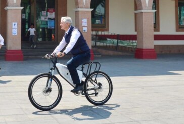 Candidatos ofrecen pugnar por uso de la bicicleta; pero mientras, el gobierno quita ciclo vías.