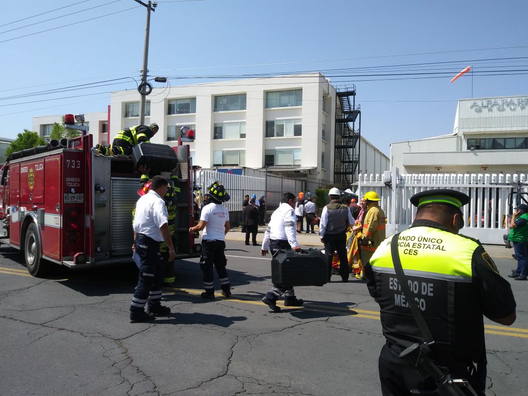 Controla Protección Civil y Bomberos de Toluca conato de incendio y propagación de sustancia química