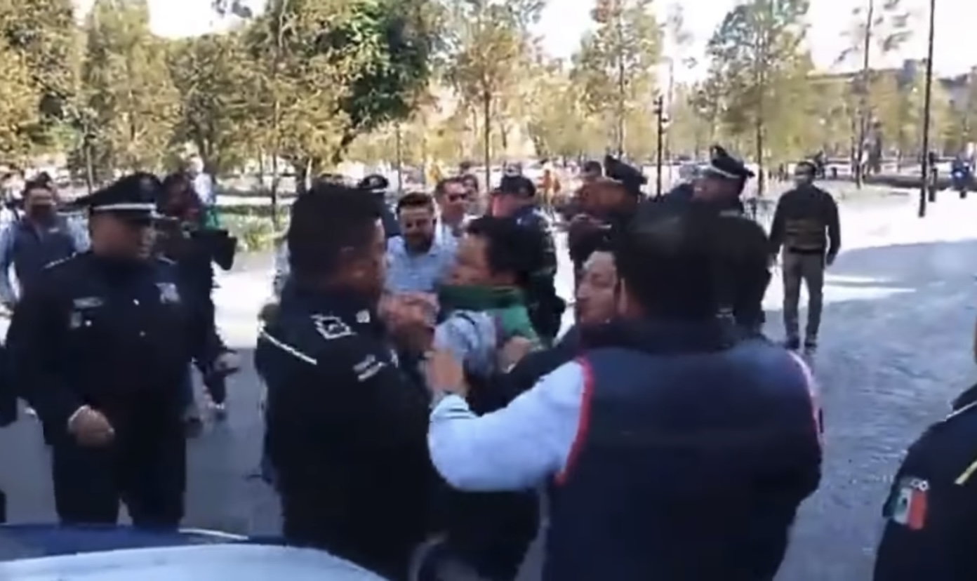 Policías de Toluca arremeten contra manifestación del SUTEYM
