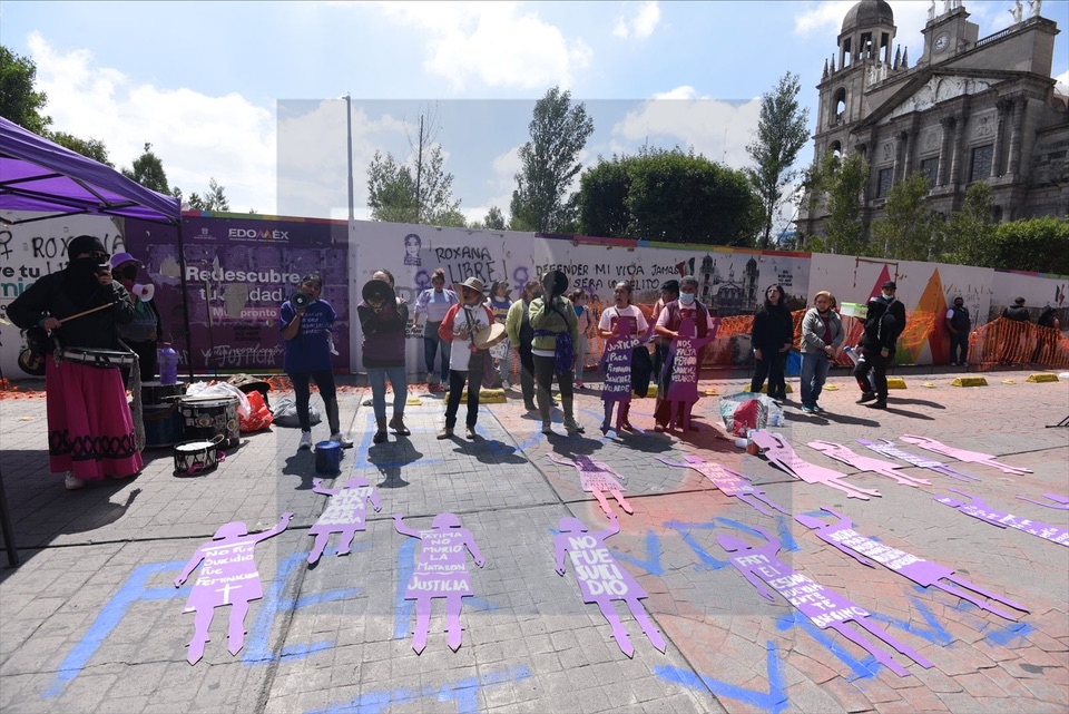 Familia de Fernanda Sánchez se manifiesta frente al Poder Judicial en Toluca