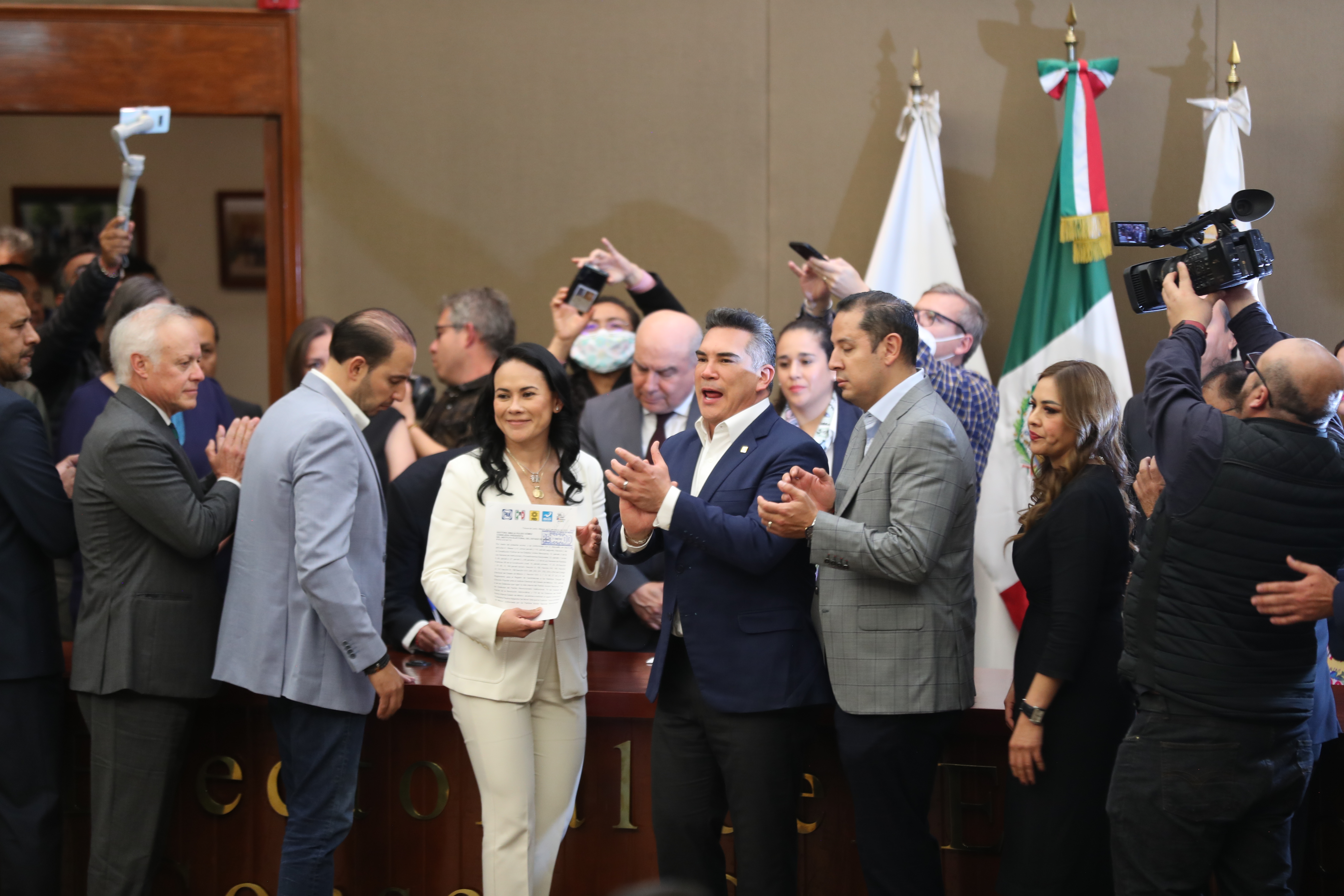 Alejandra del Moral se registra como candidata a la Gubernatura del Estado de México