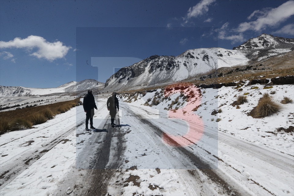 Lluvias dejan paisaje nevado en el Xinantécatl