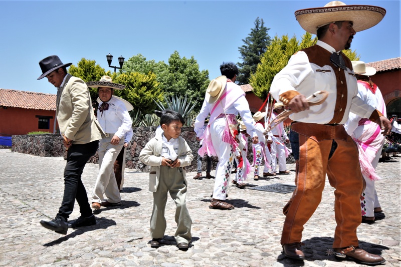 Danzan arrieros de San Francisco Xochicuautla en el museo de la Pila