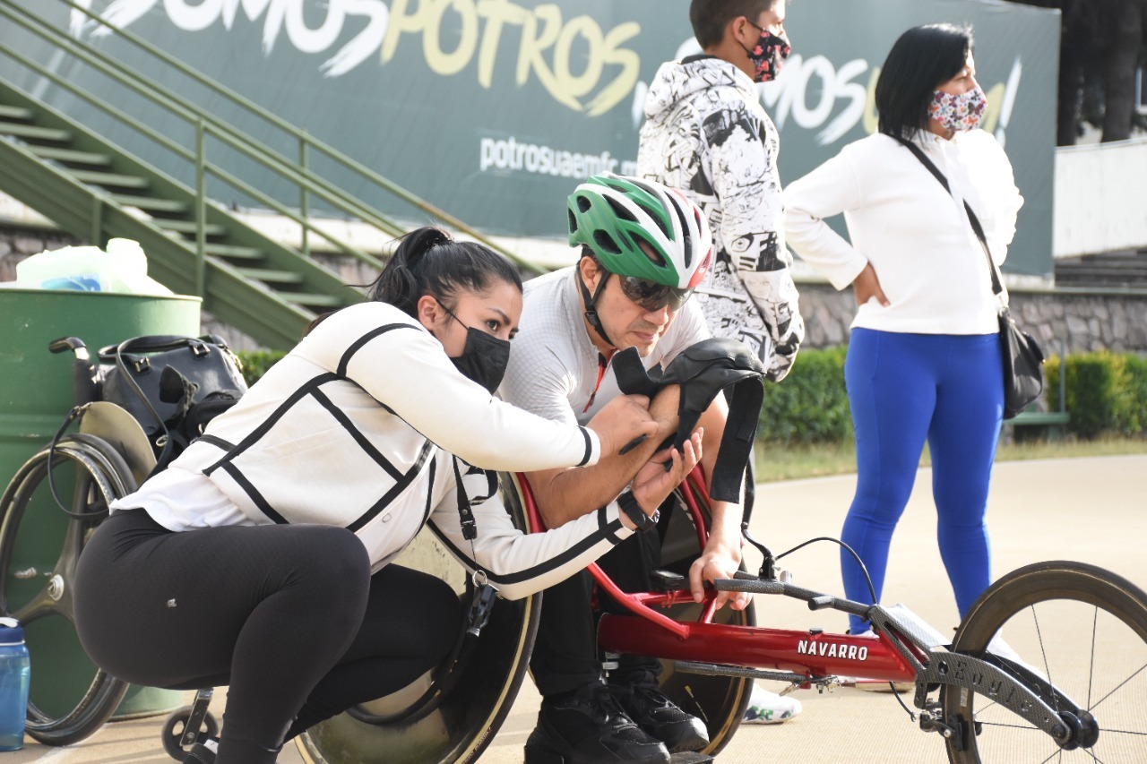 Realiza corredor paralímpico Edgar Navarro prueba en Toluca