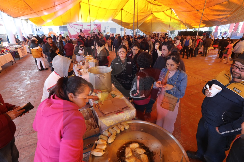 Celebran tradición de tamales de “ollita” en Ocoyoacac.