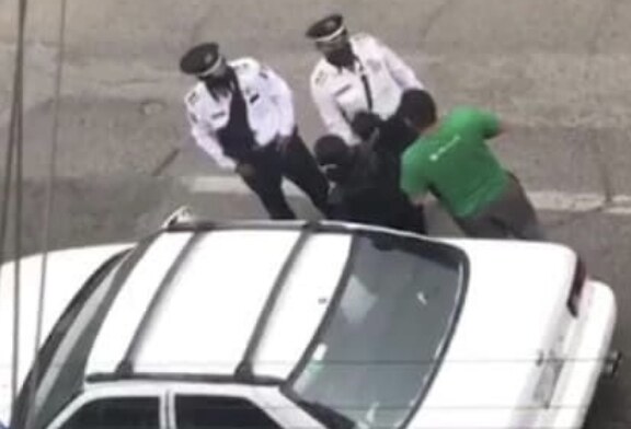 Después de ser exhibidos en un video, separan de su cargo a tres policías municipales por aceptar soborno