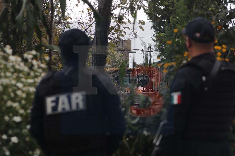 Resguardan fosa clandestina en Toluca, buscan más cuerpos