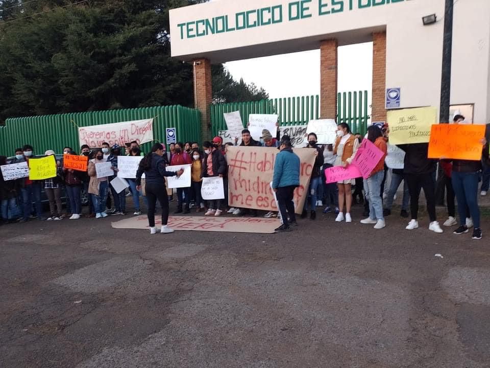 Alumnos del TESJ exigen renuncia de director, anuncian huelga