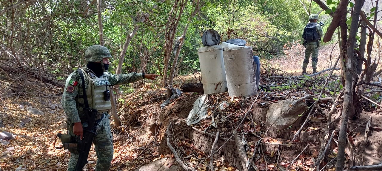 Ejército Mexicano asegura tres laboratorios clandestinos en Sinaloa