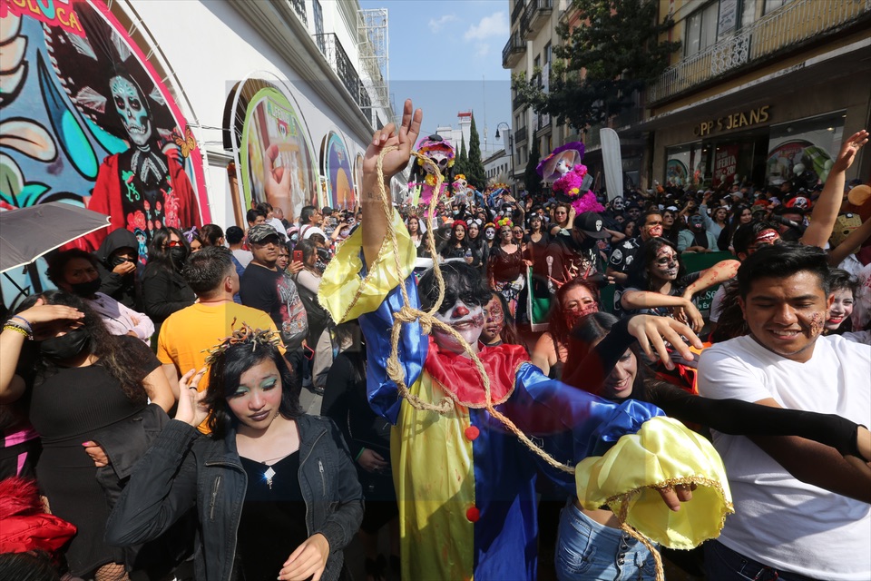 Invaden zombies las calles de Toluca