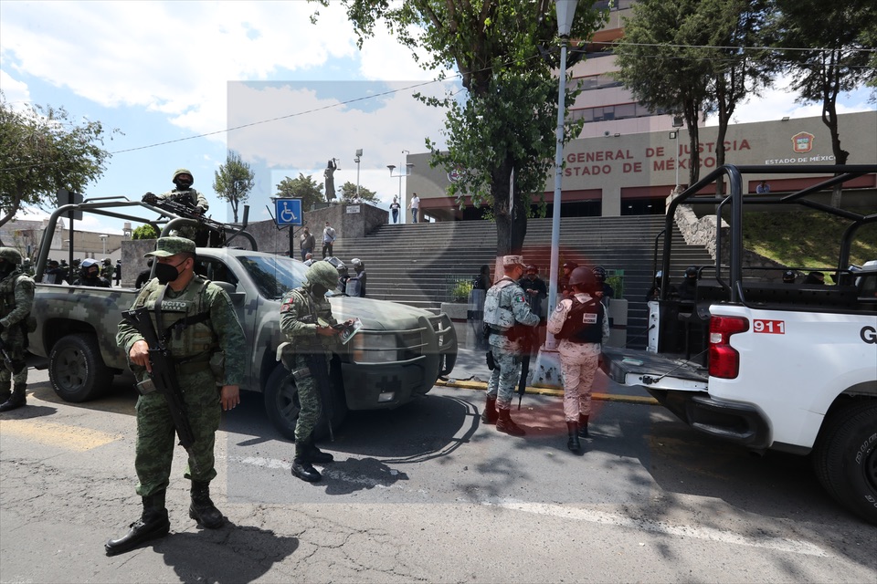 Detienen a 8 en la Terminal de Toluca y blindan FGJEM