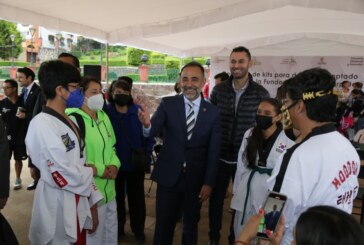 Reconoce Fundacion “Harp Helú” a Fernando Flores por apoyo al deporte en Metepec