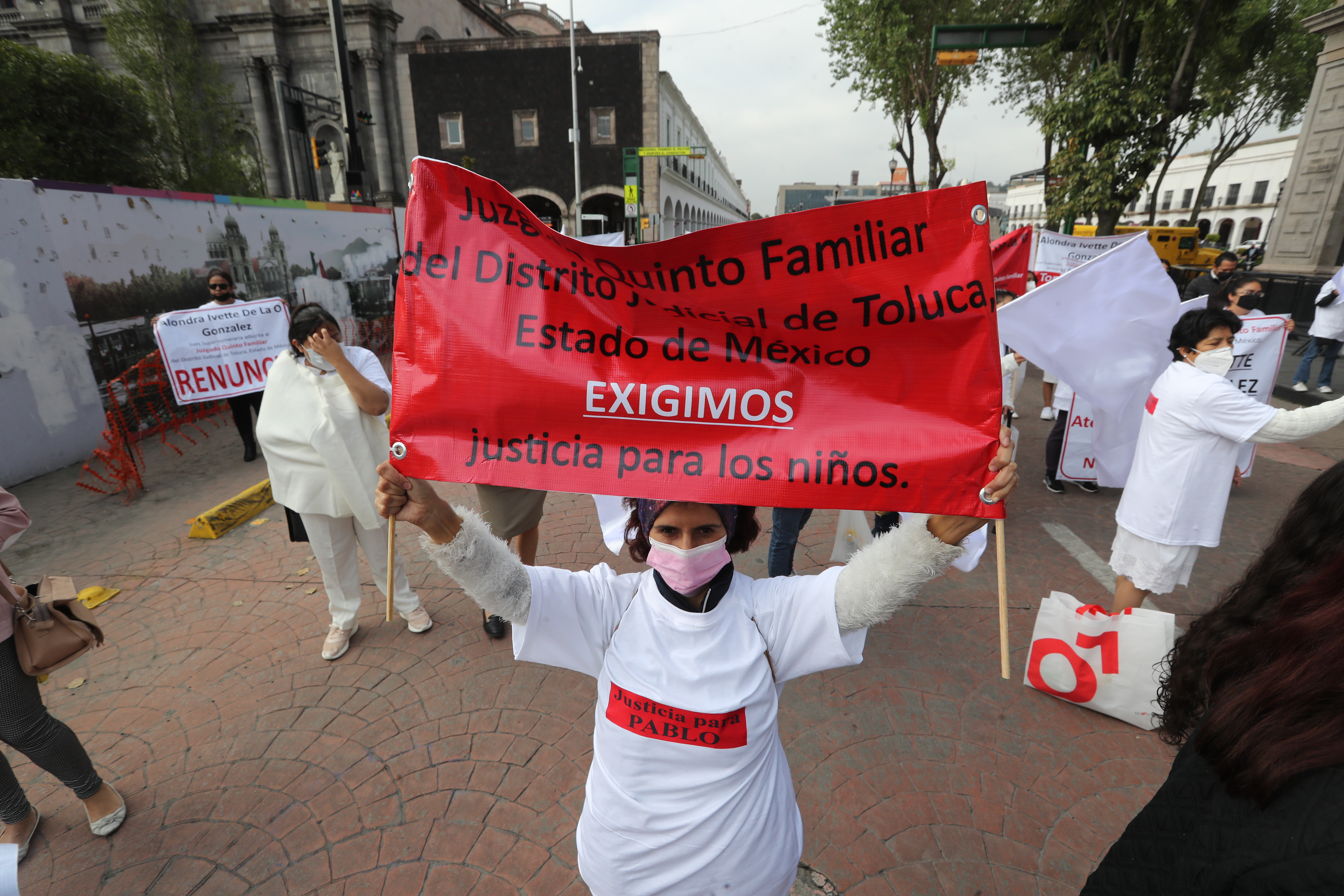 Se manifiesta familia de Pablo, menor sustraído con violencia en Toluca