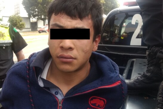 Policía municipal de Toluca detiene a dos por robo a tienda de conveniencia