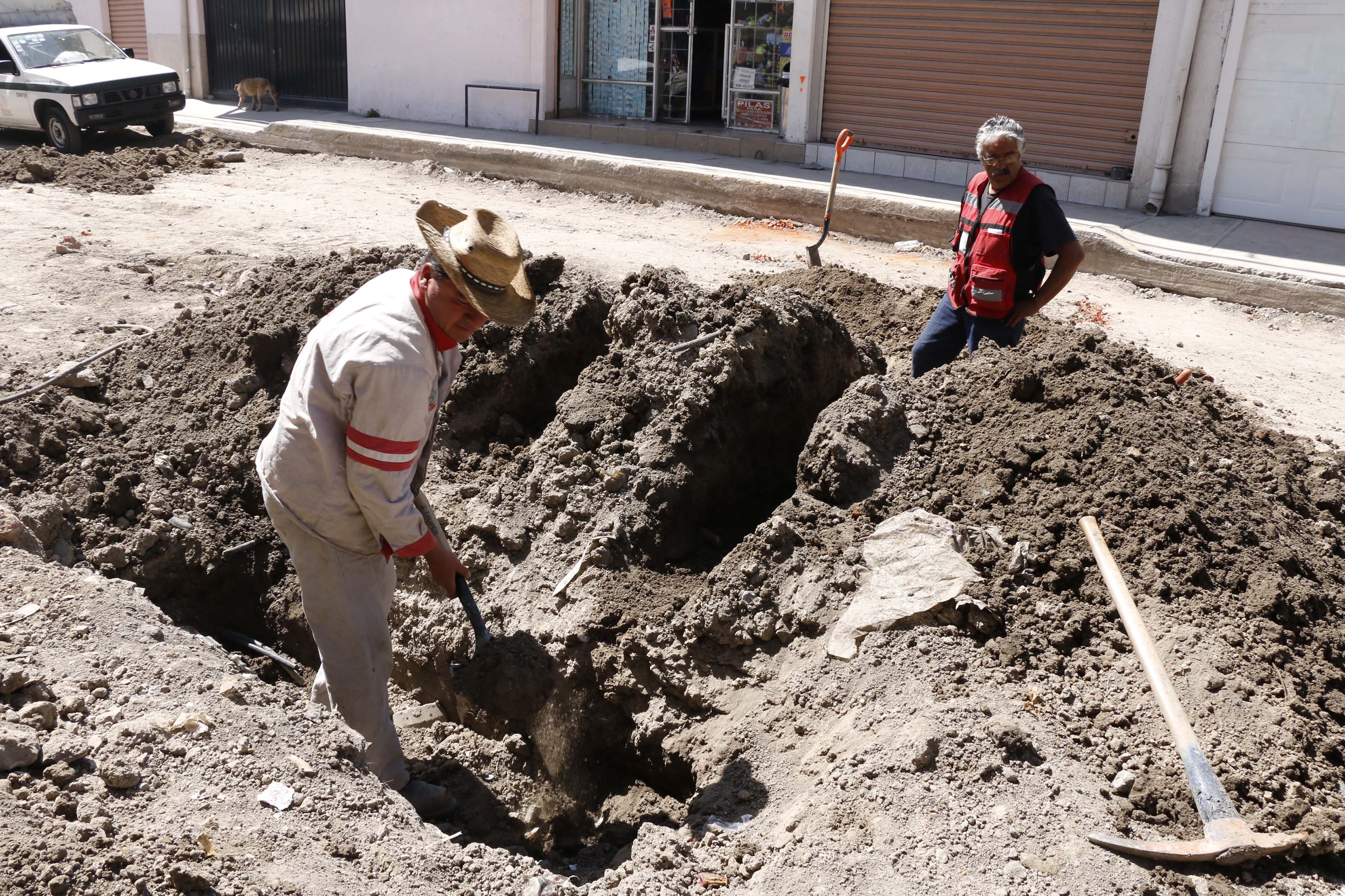 Se intensifican trabajos de obra hidrosanitaria en San Mateo Otzacatipan