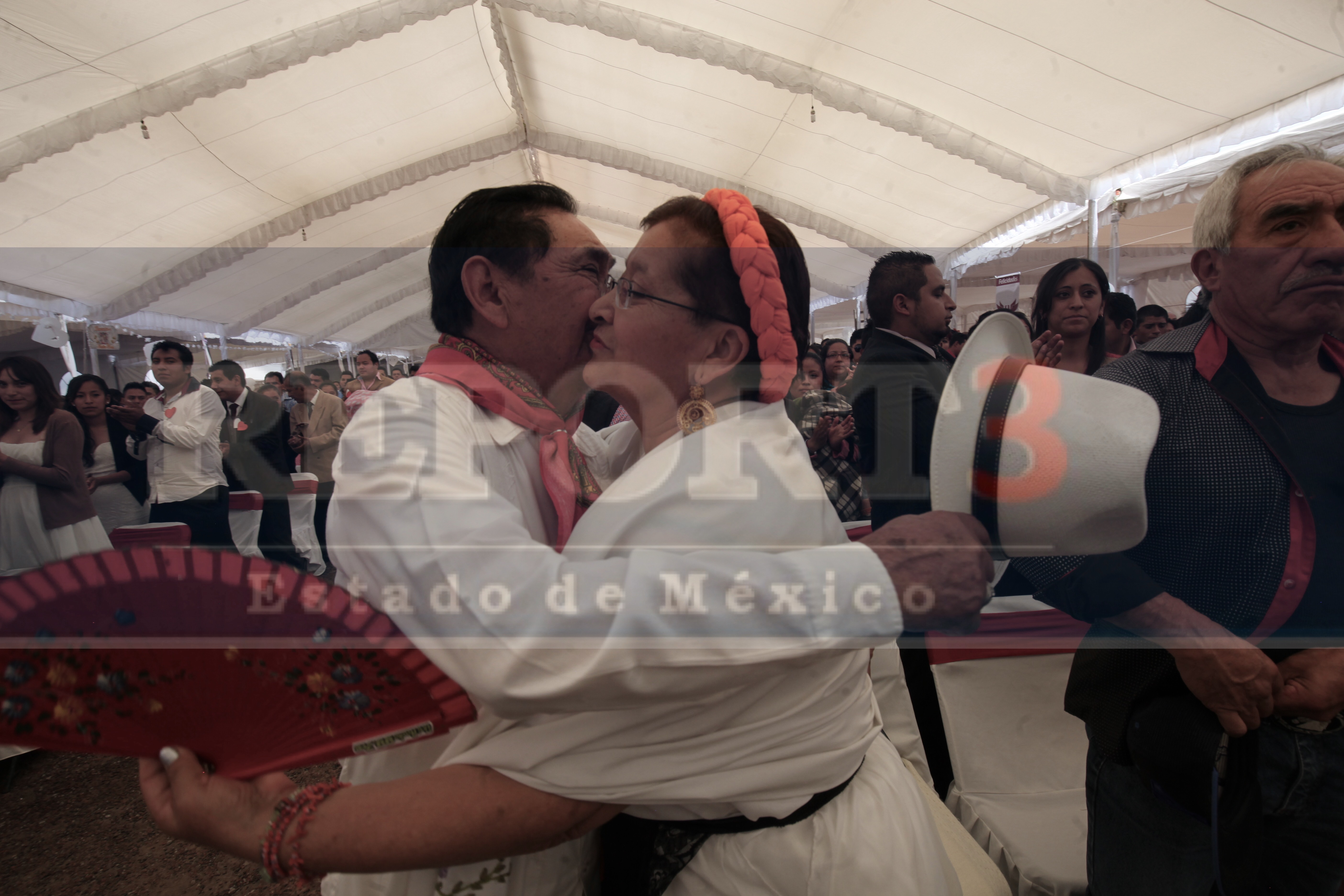 Se casan 360 parejas en Toluca