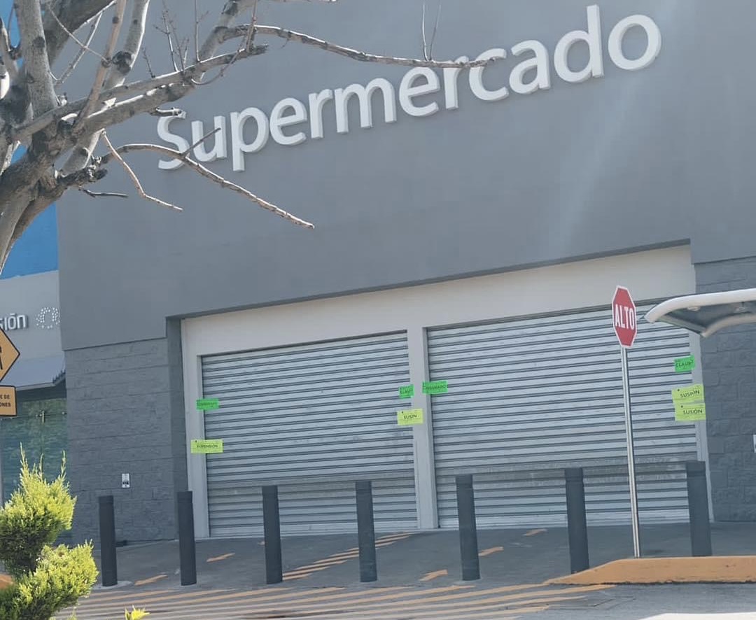 Clausuran tiendas Waltmart en Metepec, se les venció licencia