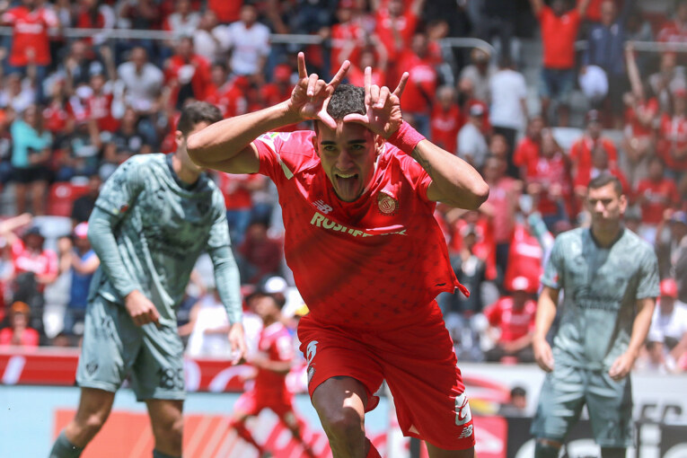 Con goleada 4-1 sobre Atlas en el Estadio Nemesio Diez en partido de la Jornada 14, los Diablos Rojos asumieron el liderato general de la competencia al llegar a 29 puntos